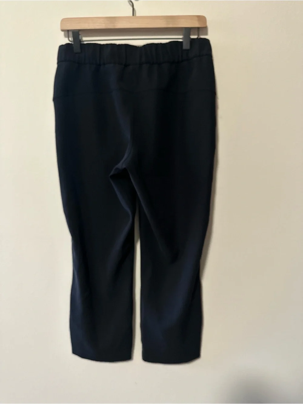 Lululemon On The Fly Crop *Woven 23"
Black W6AVMS size 6 - Picture 6 of 7